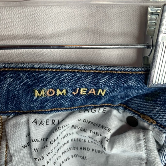 American Eagle stretch mom jeans butterfly stencil jeans size 0 - Picture 10 of 12
